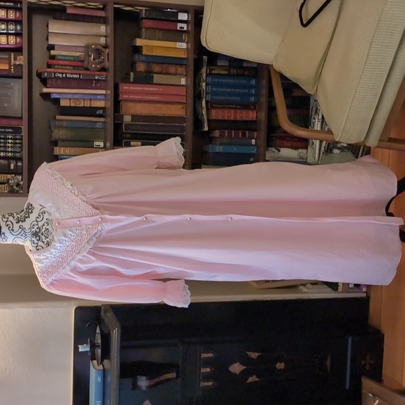 Vintage Pink Ruffle Nightgown and Robe Set - Picture 2 of 10